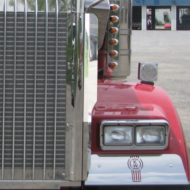 Kenworth W900 Side Hood Deflector