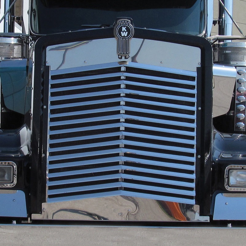 Kenworth W900L Angled Louvered Grill – 16 Bars