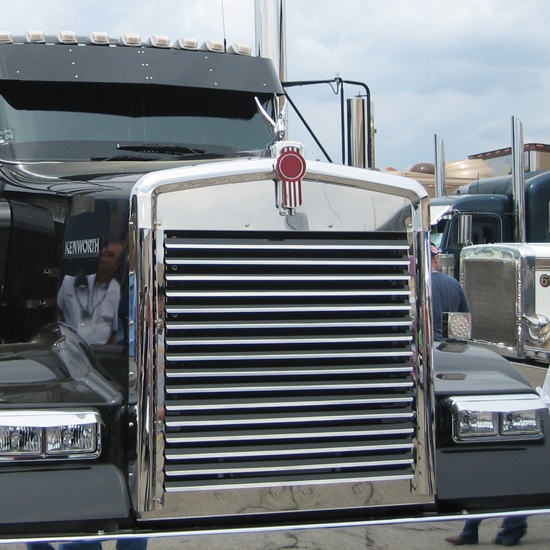 Kenworth W900L Louvered Grill – 16 Bars