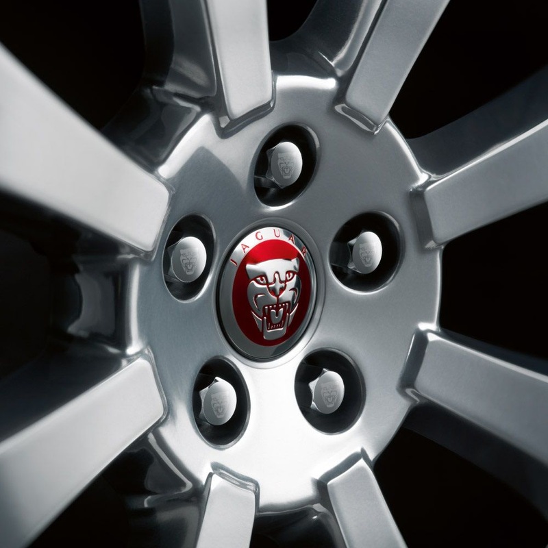Jaguar Wheel Centre Badge – Red Growler